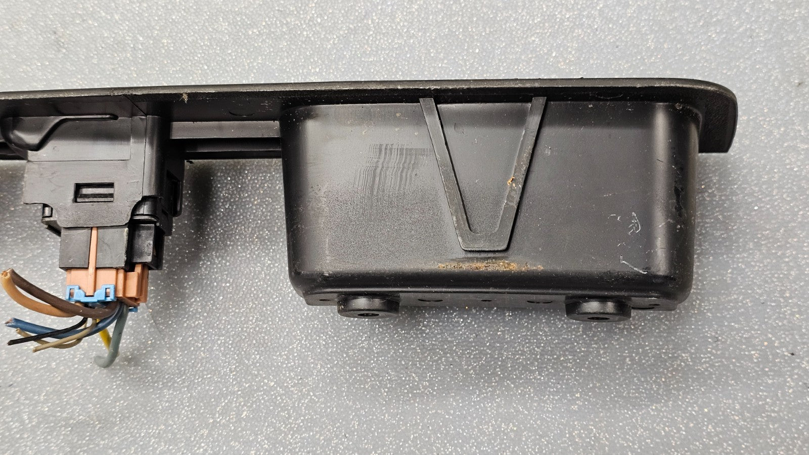 07-09 Aura Front Right Passenger Window Door Control Switch Lock Assembly Black