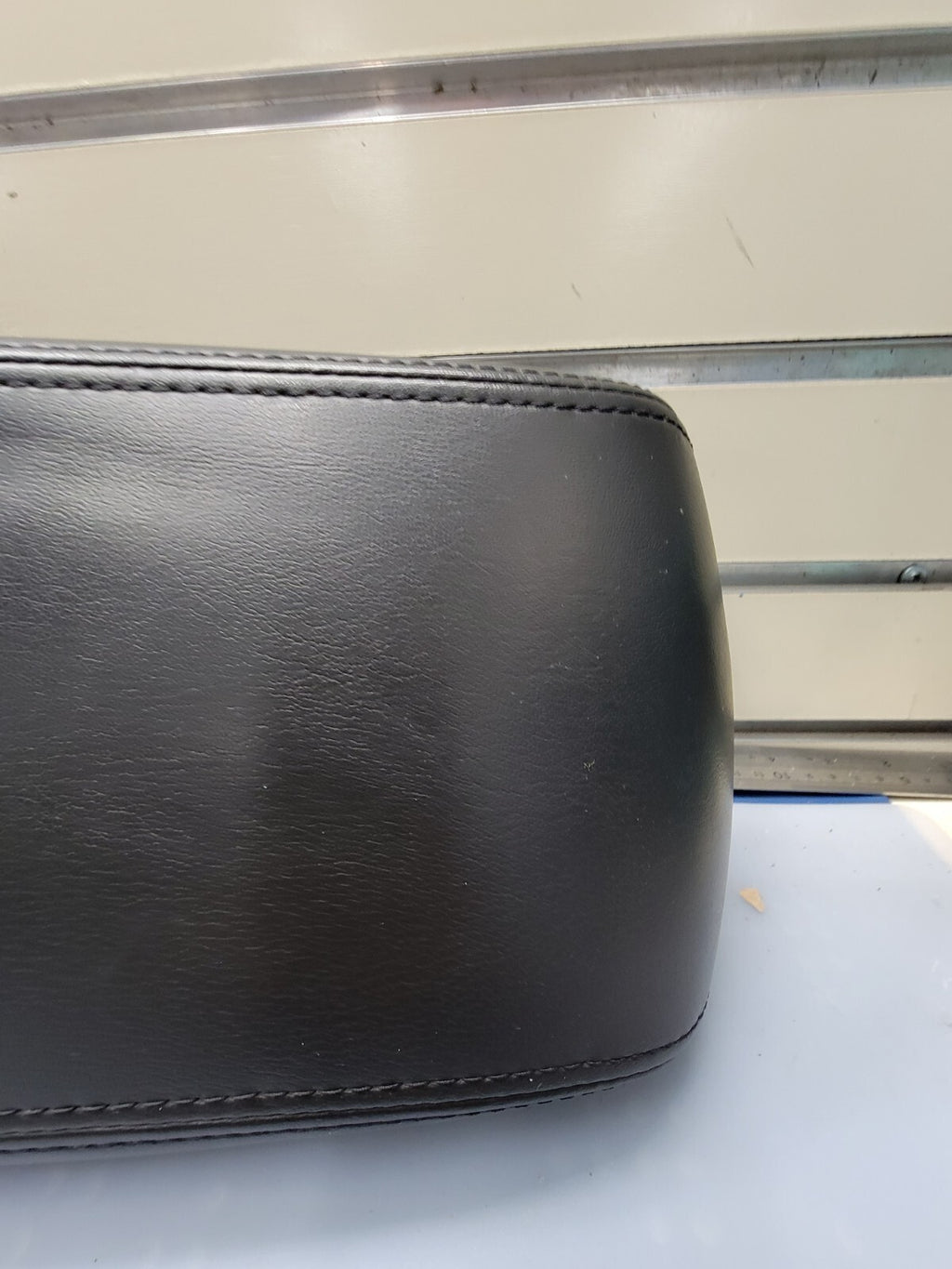 🔥06-13 CHEVROLET IMPALA CENTER CONSOLE ARM REST LID TOP PAD COVER BLACK LEATHER