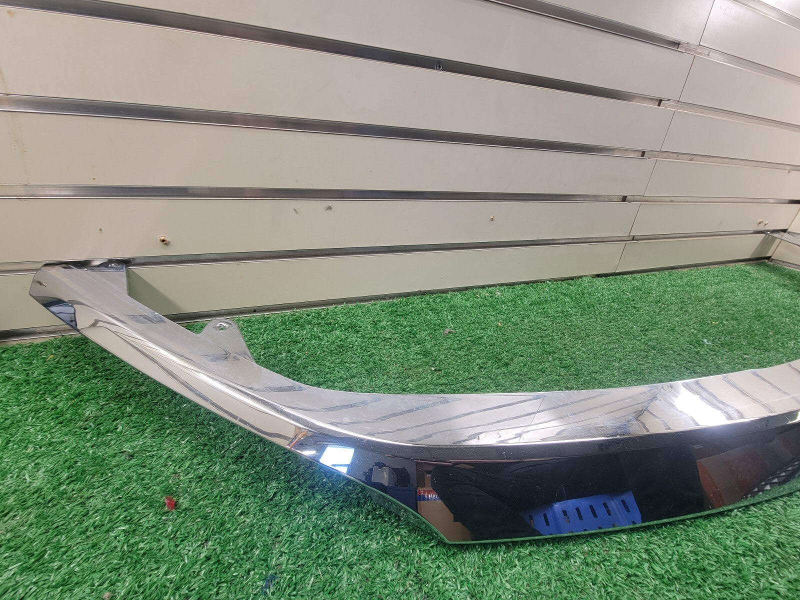 🔥10-12 Ford Fusion Front Top Upper Center Grille Chrome Trim Molding Assembly