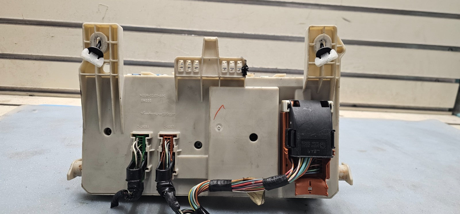 🔥04-09 MAZDA 3 BCM FUSE BOX JUNCTION INTERIOR BODY CONTROL MODULE