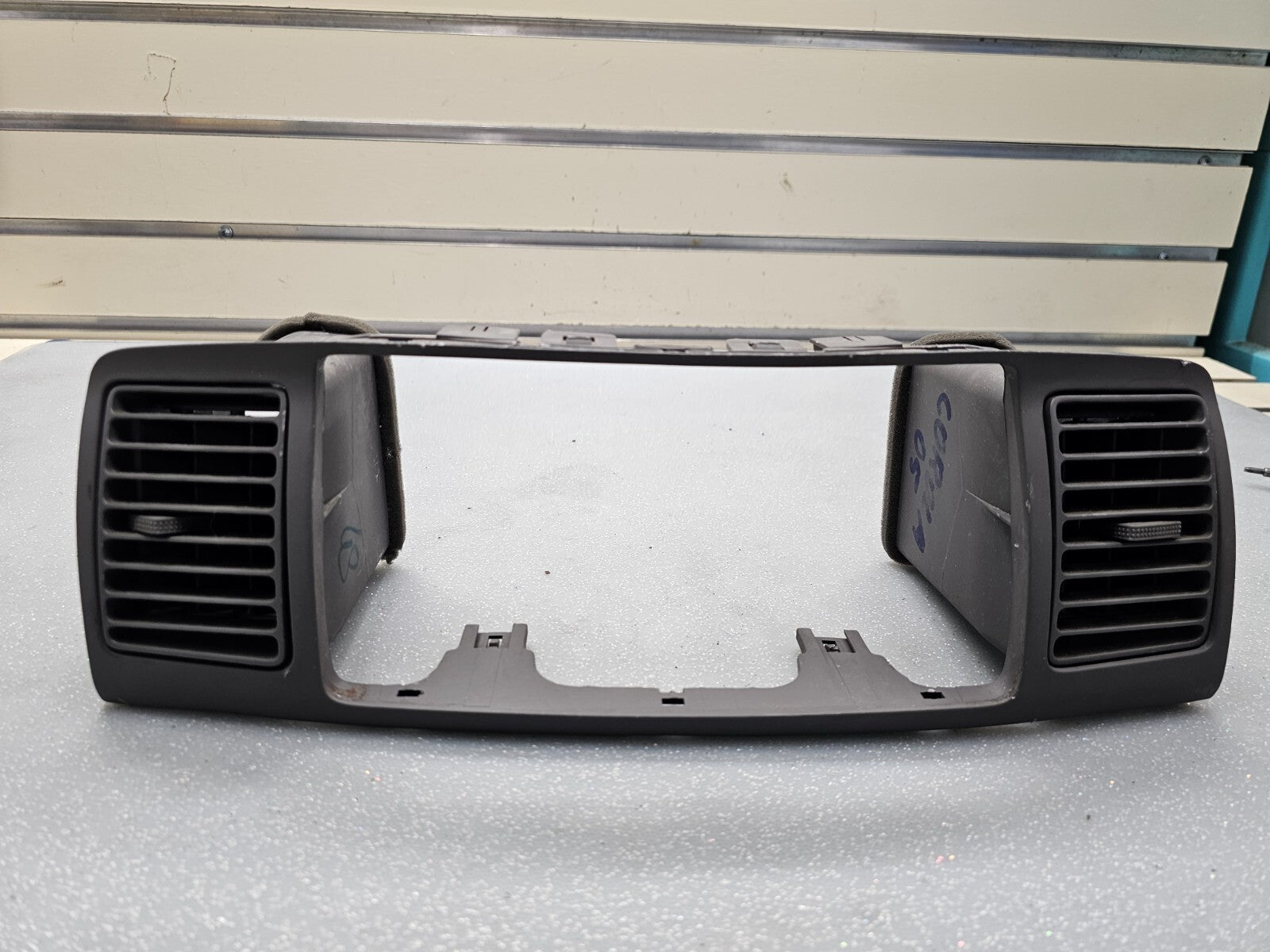 🔥03-08 TOYOTA COROLLA CENTER DASH RADIO SURROUND BEZEL TRIM PANEL OEM BLACK B28