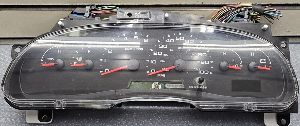 04-08 Ford E Series E150 E250 Dash Instrument Cluster Speedometer Tachometer OEM