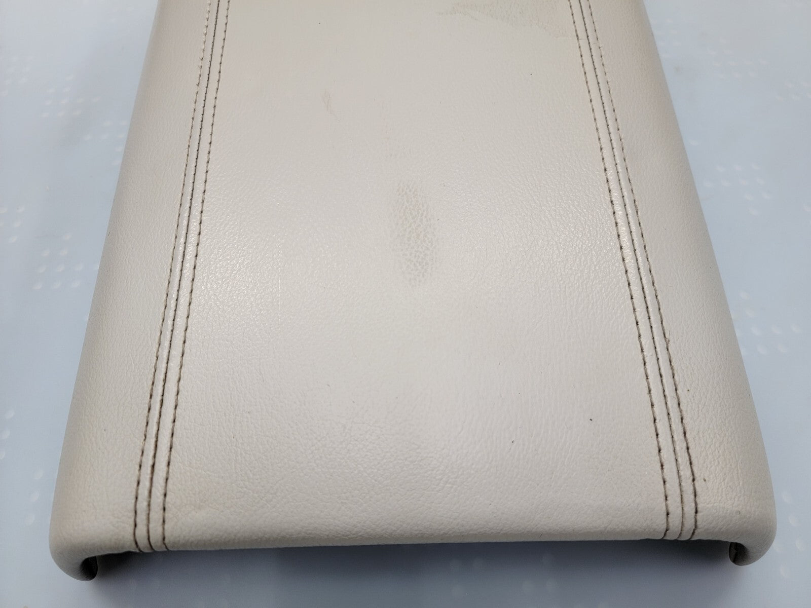 2003 - 2006 Lincoln Navigator Center Console Lid Armrest Dove Leather TAN L18