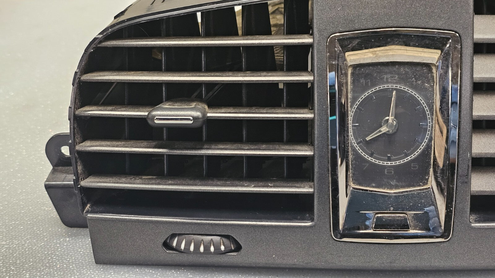 🔥 07-09 Cadillac SRX Front Center Dash Clock Air Vent Heater Conditioning Black