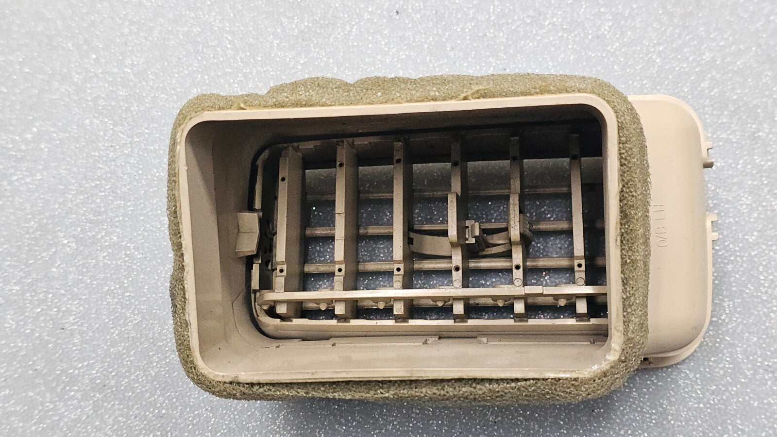🔥05-09 BUICK LACROSSE DASH LEFT DRIVER AC AIR VENT HEATER CONDITIONING TAN