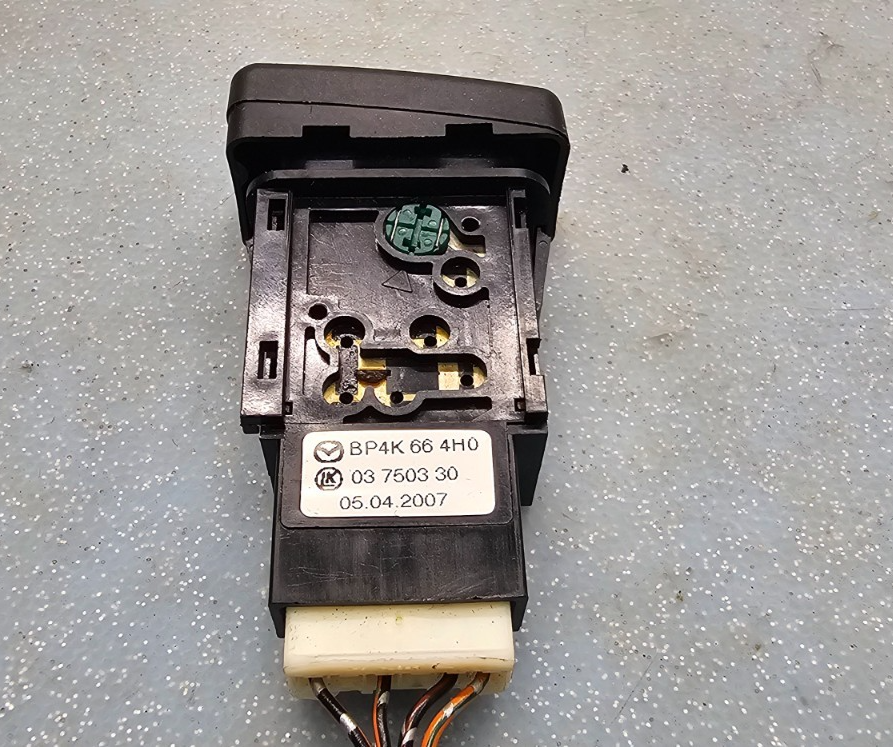 🔥04-09 Mazda3 Mazda 3 Hazard Warning Switch Emergency Flasher Light Assembly