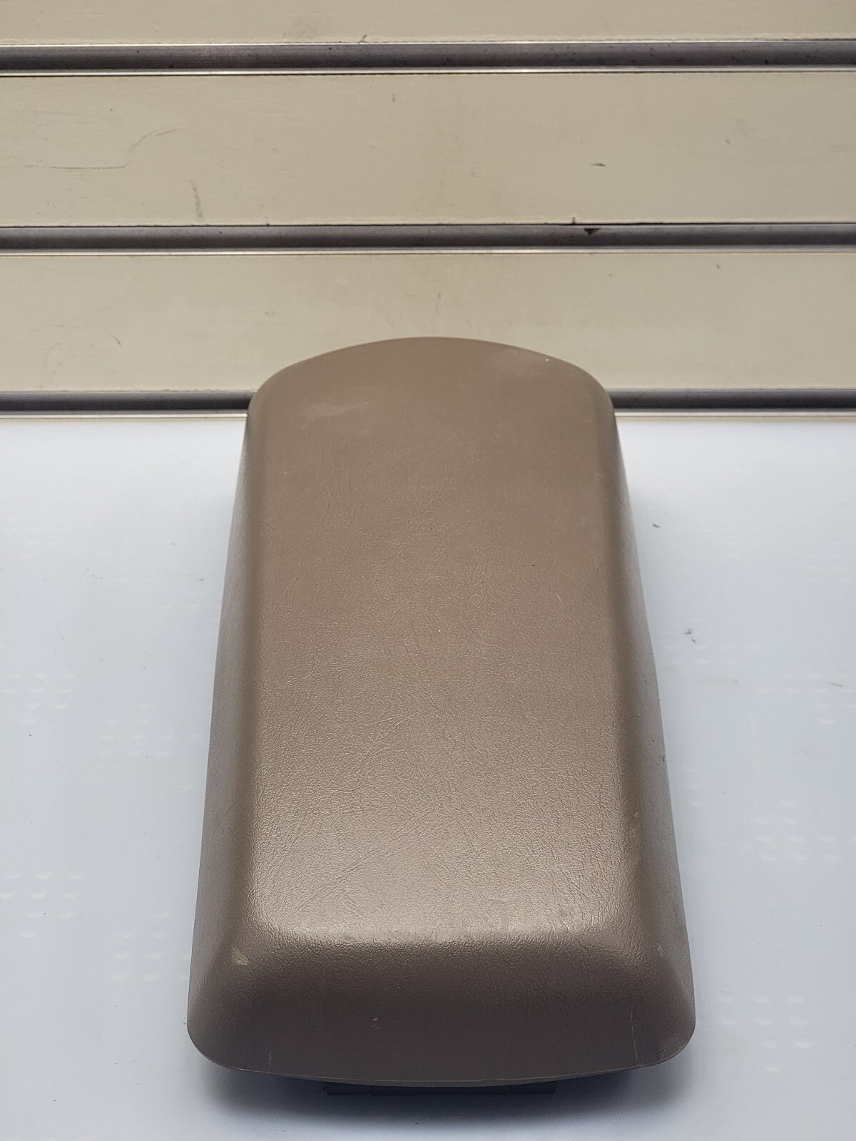 🔥04-07 Chevrolet Malibu Center Console Arm Rest Lid Door Cover OEM Pad TAN