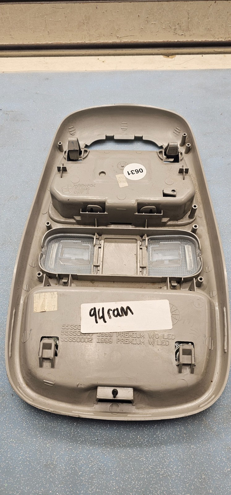 🔥98-01 Dodge Ram Overhead Console Storage Dome Map Light Lamp Assembly TAN