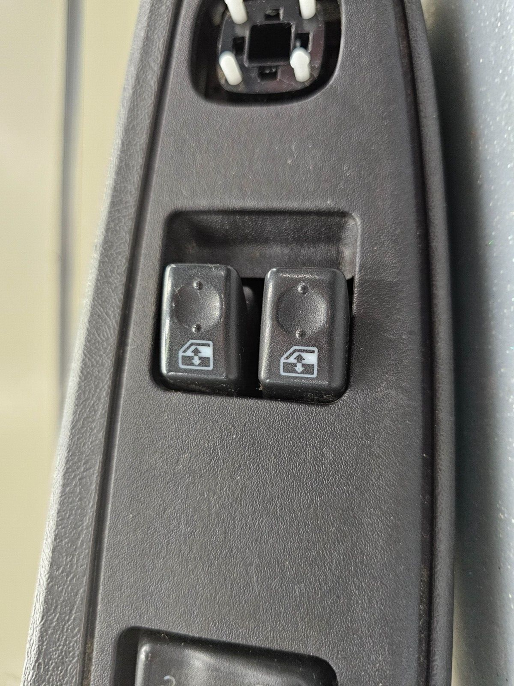 03-06 Silverado Sierra Power Left Driver Master Window Switch Assembly Black WS4