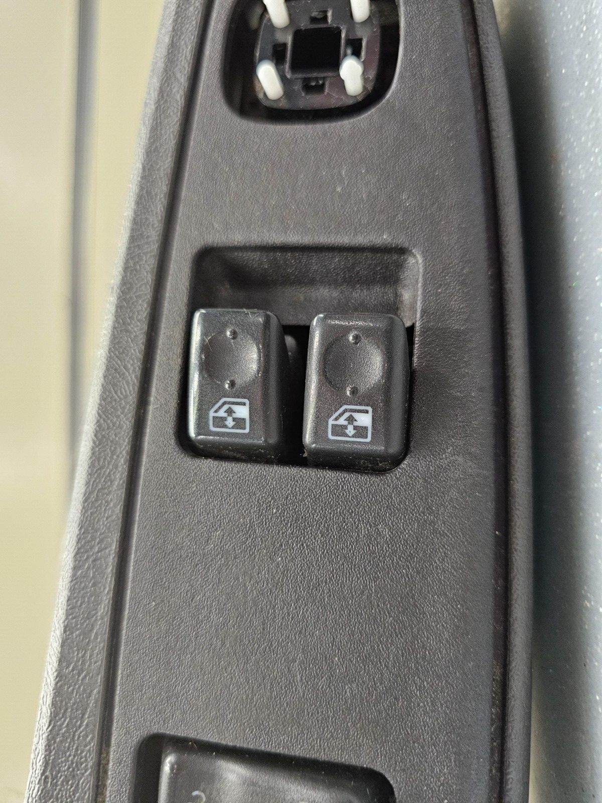 03-06 Silverado Sierra Power Left Driver Master Window Switch Assembly Black WS4