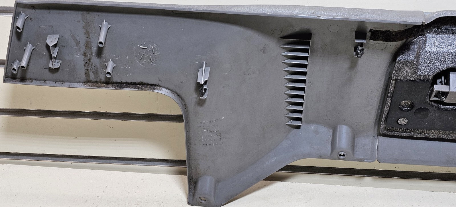 🔥95-99 CHEVY GMC TRUCK CK INSTRUMENT PANEL DASH KNEE BOLSTER PANEL GRAY OEM