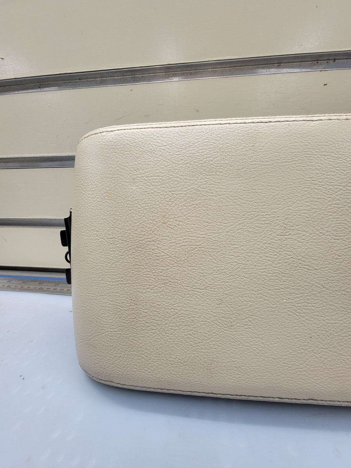 🔥2003-2005 LINCOLN AVIATOR CENTER CONSOLE LID ARMREST TAN