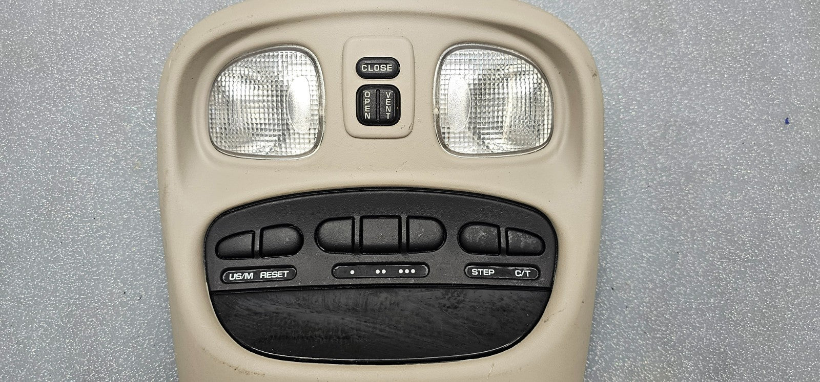99-04  Chrysler 300m Sunroof Switch Overhead Dome light  Tan