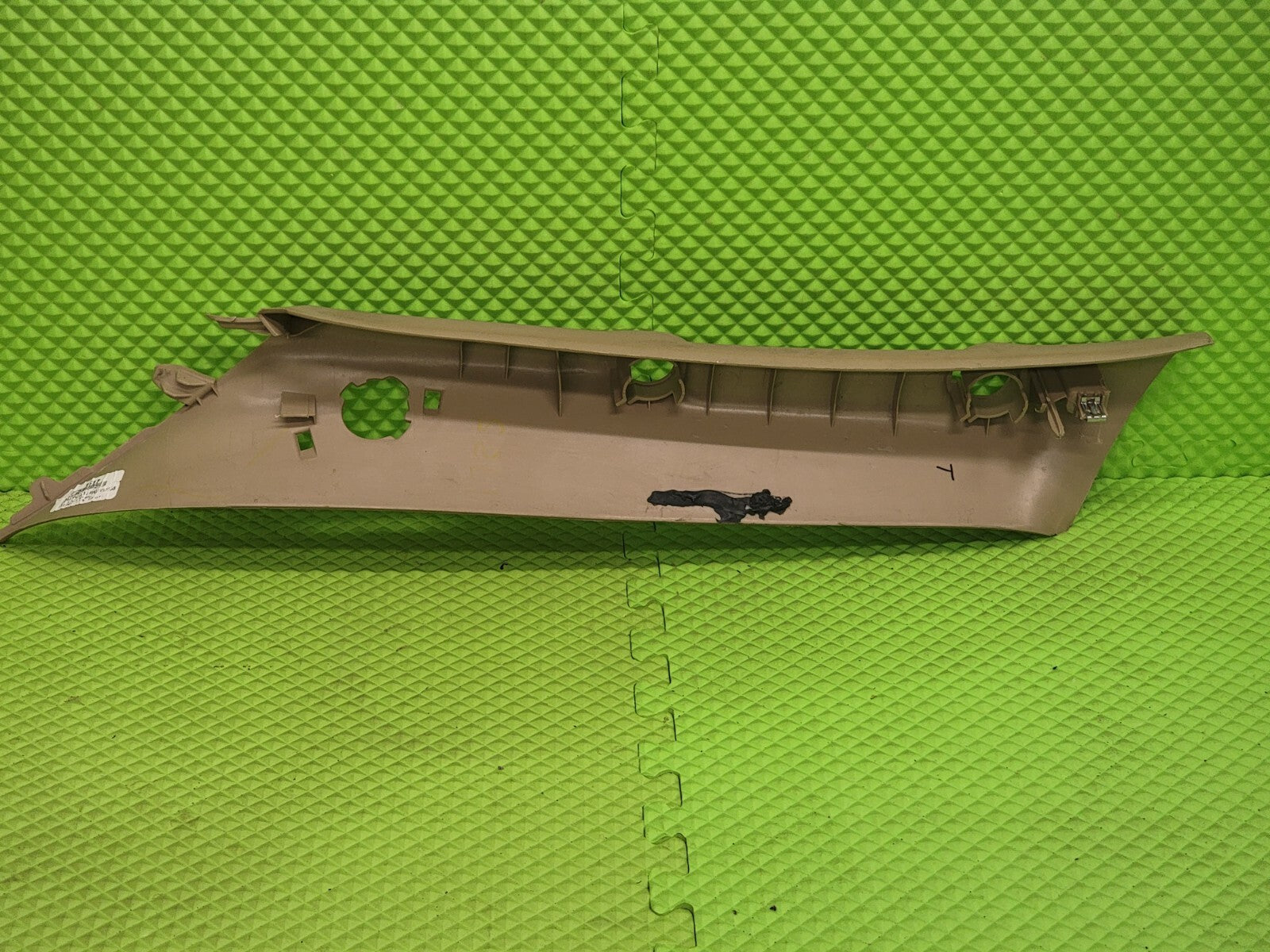 07-14 Chevy Suburban Tahoe GMC Yukon RIGHT PASS. Pillar Windshield Trim OEM TAN