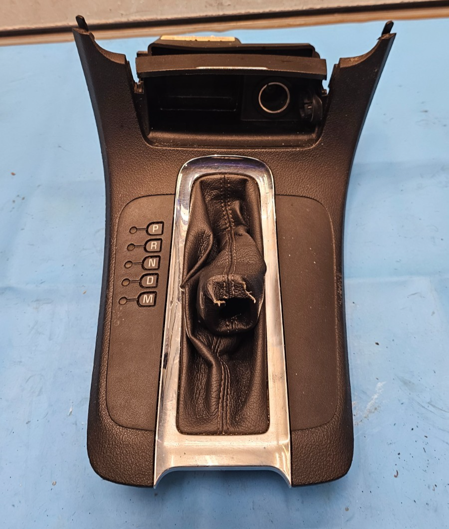 🔥08-12 MALIBU AUTOMATIC TRANSMISSION FLOOR GEAR LEVER SHIFTER TRIM BEZEL Black