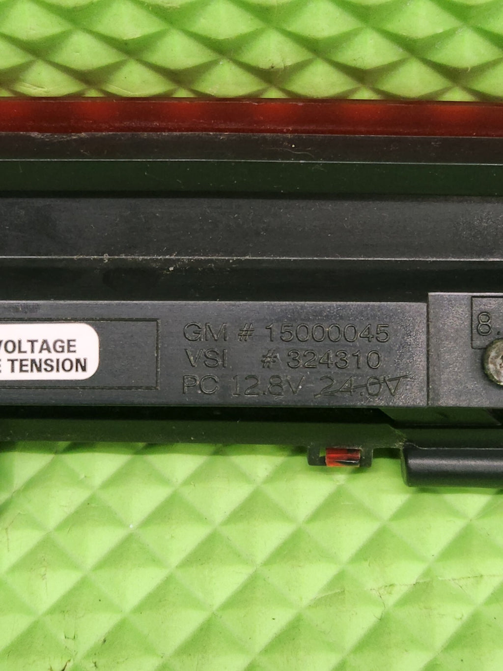 2002-2009 CHEVROLET TRAILBLAZER REAR 3RD HIGH MOUNTED BRAKE LIGHT OEM RED