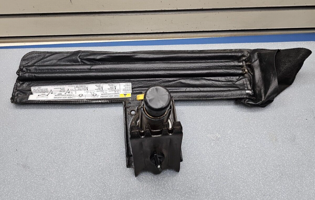 07-14 Silverado Tahoe Sierra Yukon Spare Tire Emergency Jack Kit with Tools Set