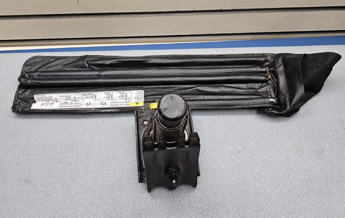 07-14 Silverado Tahoe Sierra Yukon Spare Tire Emergency Jack Kit with Tools Set
