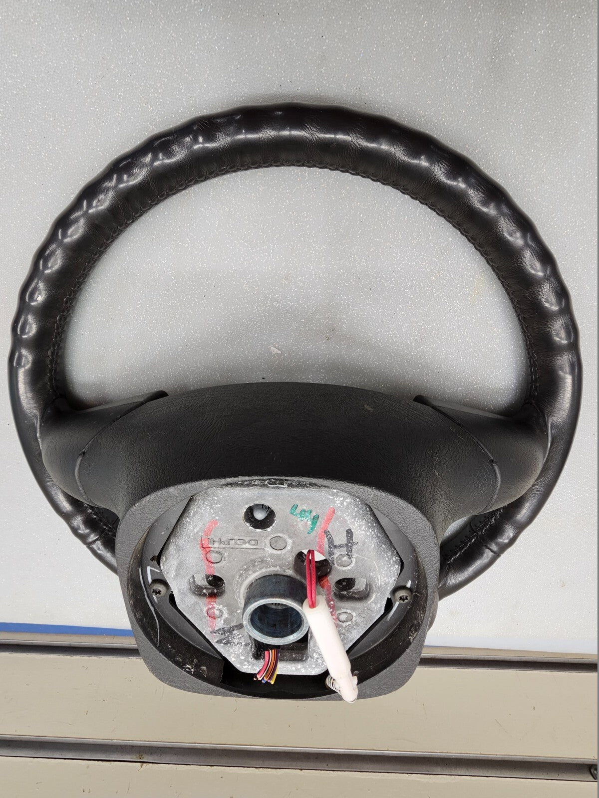 02-09 Trailblazer Envoy03-06 SILVERADO SIERRA YUKON STEERING WHEEL LEATHER BLACK