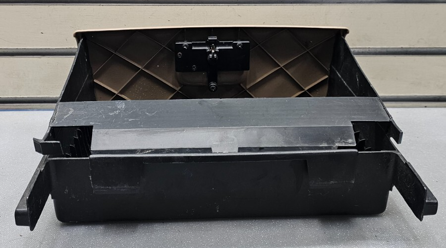 🔥01-07 CARAVAN TOWN COUNTRY DASH GLOVE BOX COMPARTMENT LID COVER ASSEMBLY TAN