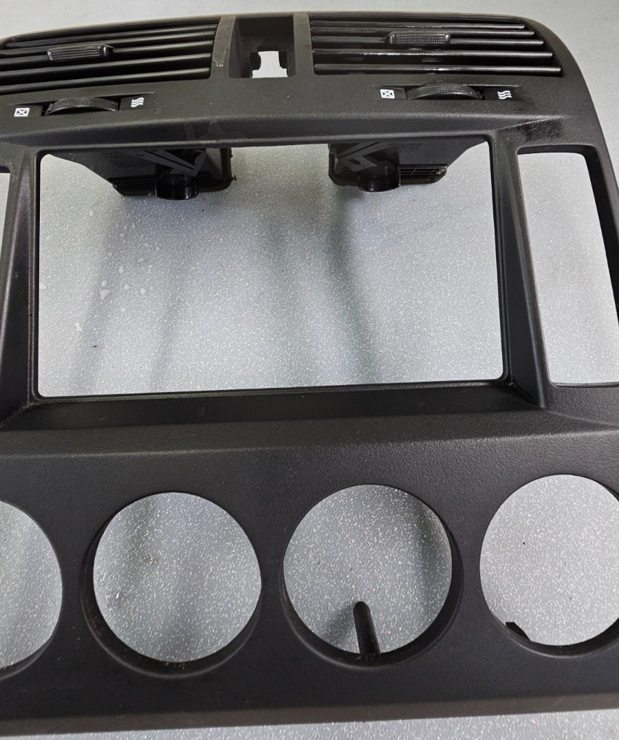 🔥02-05 Kia Sedona Center Console Climate Control Radio Bezel W/Vents Black