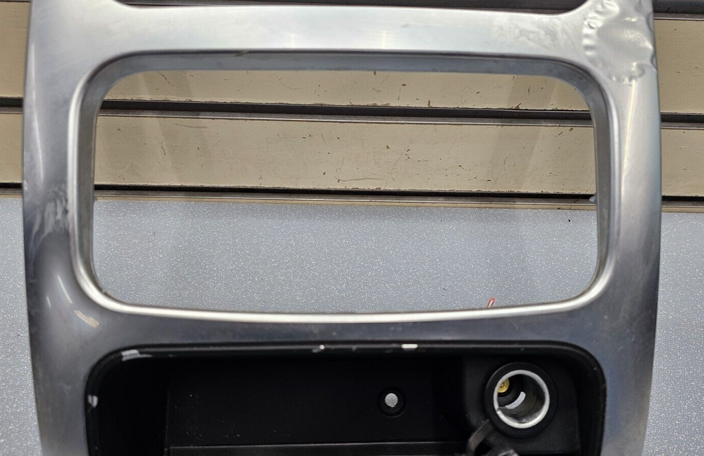 🔥02-07 Liberty KJ Dash FM Radio Climate Display Stereo Bezel Trim Panel Silver