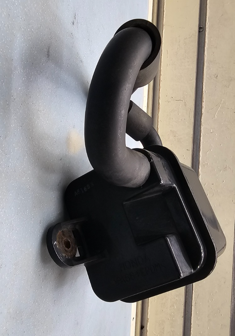 🔥98-02 ACCORD 4 CYLINDER FUEL VAPOR CHARCOAL EVAP EMMISION CANISTER ASSEMBLY