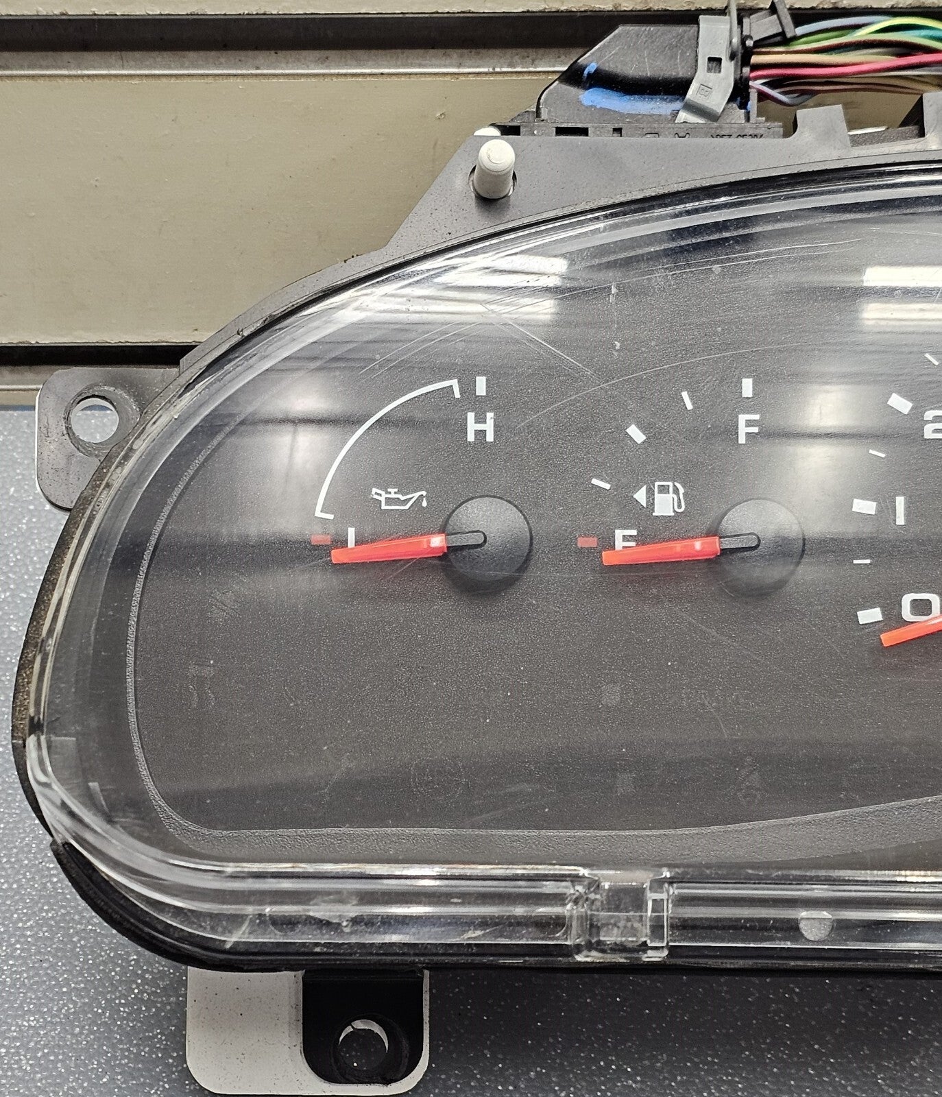 04-08 Ford E Series E150 E250 Dash Instrument Cluster Speedometer Tachometer OEM