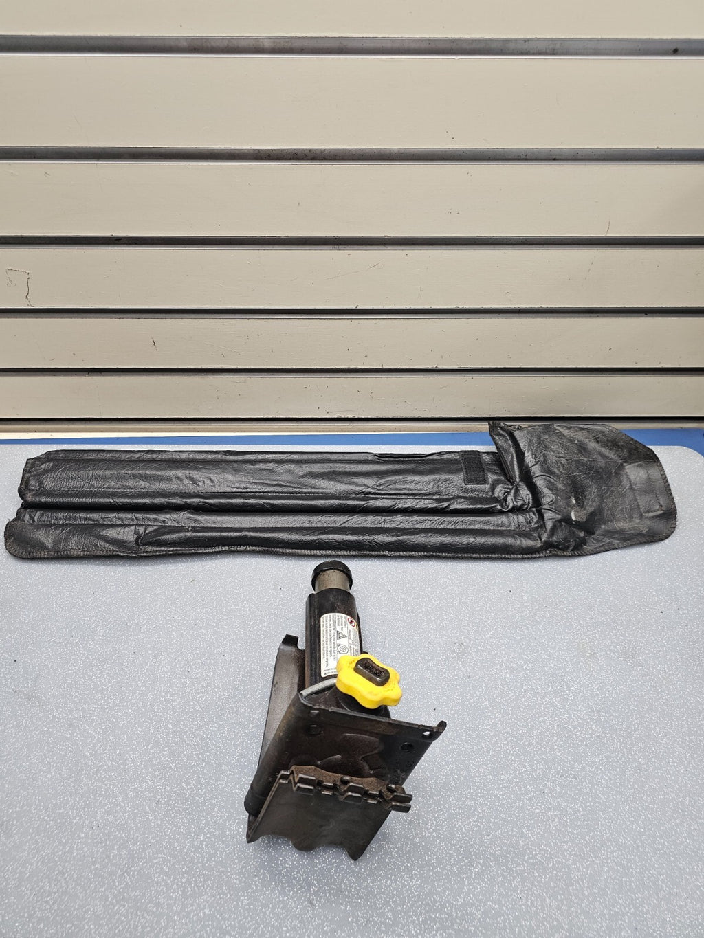 07-14 Silverado Tahoe Sierra Yukon Spare Tire Emergency Jack Kit with Tools Set