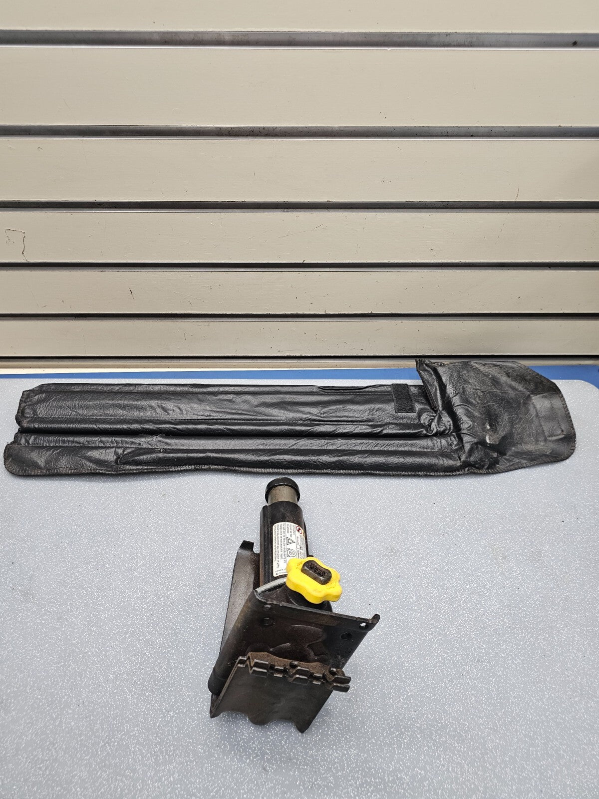 07-14 Silverado Tahoe Sierra Yukon Spare Tire Emergency Jack Kit with Tools Set