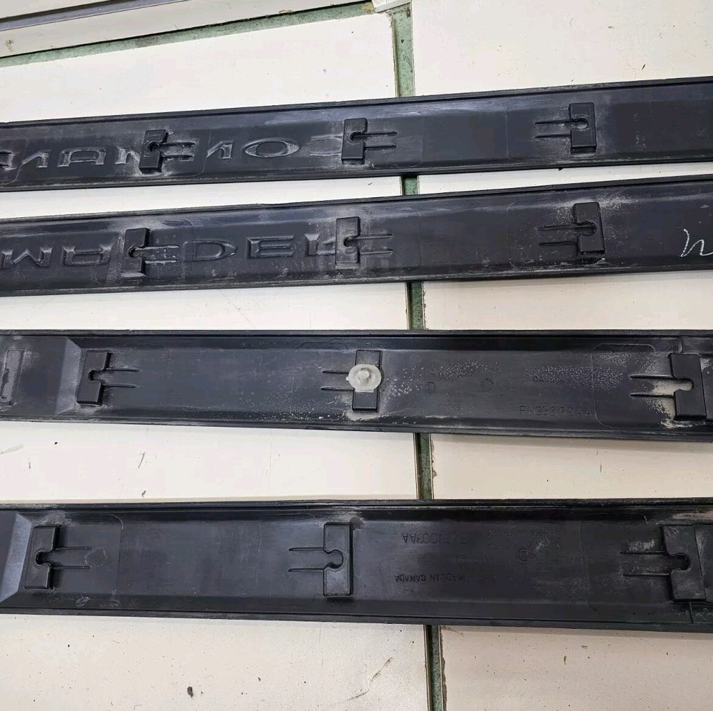 🔥06-10 Commander Outer Door Trim Set Left Driver Right Passenger Molding Black