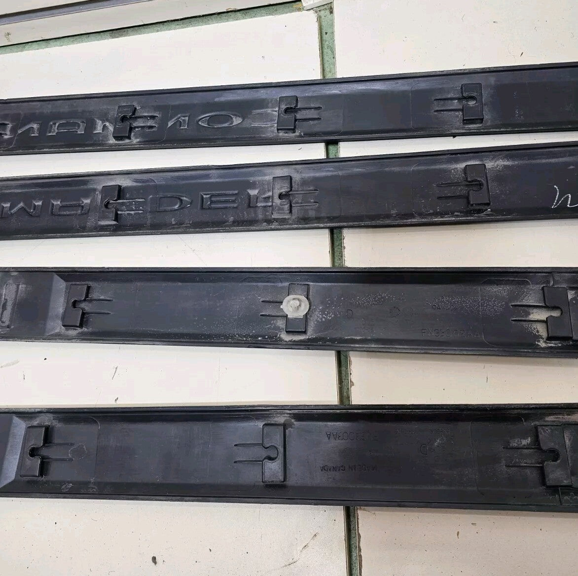 🔥06-10 Commander Outer Door Trim Set Left Driver Right Passenger Molding Black