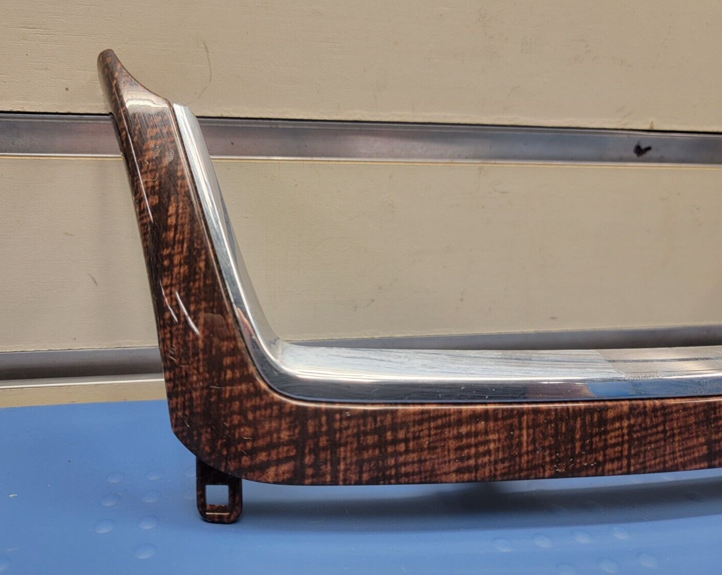 🔥08-12 Chevy MALIBU Center Dash Radio Bezel Panel UPPER Vent Trim WOODGRAIN B8