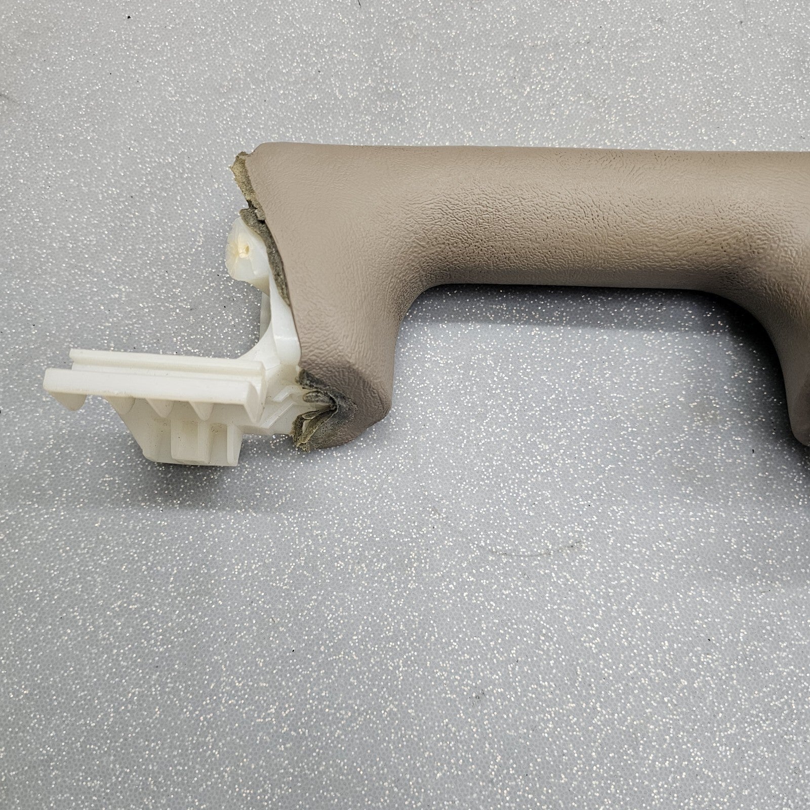 🔥2003-2006 Chevrolet GMC Silverado Tahoe Front Right Door Armrest Handle TAN H2