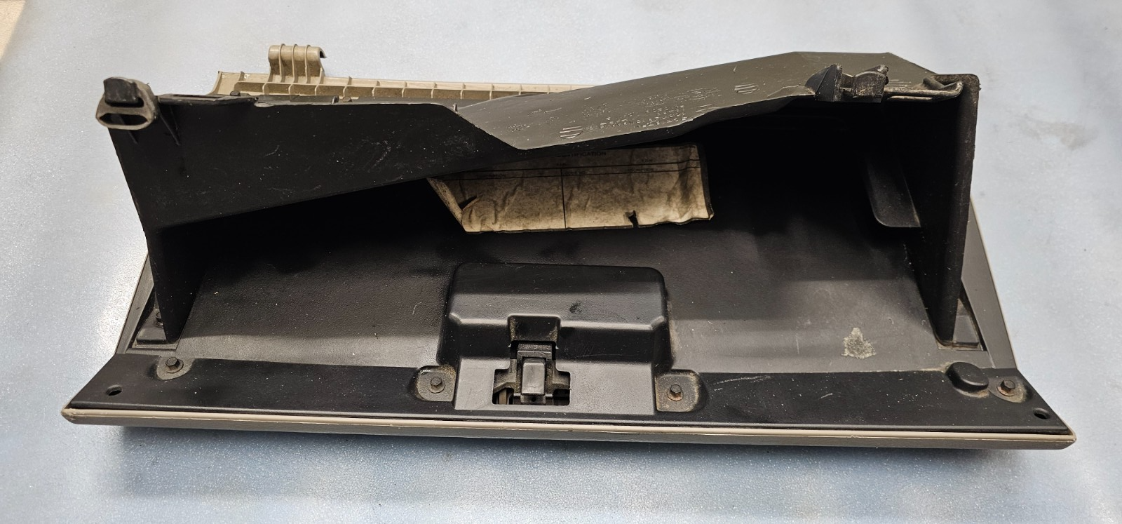 🔥02-05 RAM 1500 2500 Dash GLOVE BOX Storage Compartment Assembly Tan G22