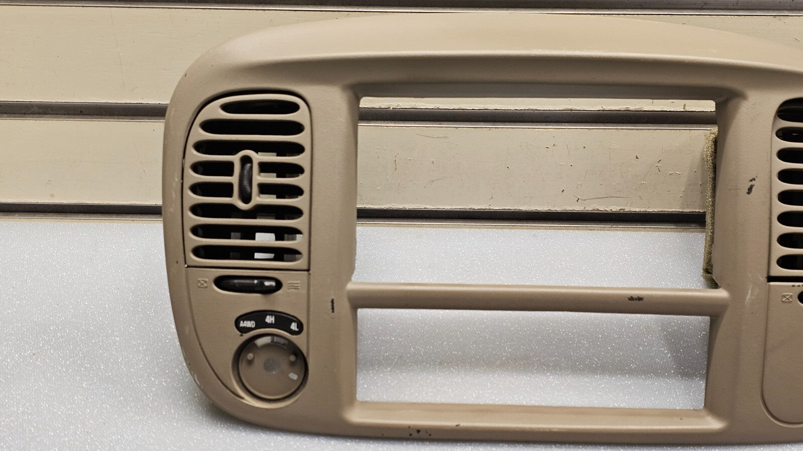🔥97-03 Ford F150 Center Dash AM FM Radio Climate Trim Stereo BEZEL Panel Tan