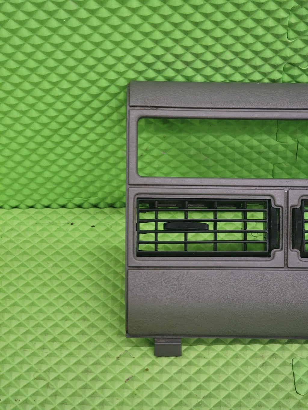 🔥88-94 Chevy GMC Suburban Silverado Tahoe Blazer Center Dash bezel gray
