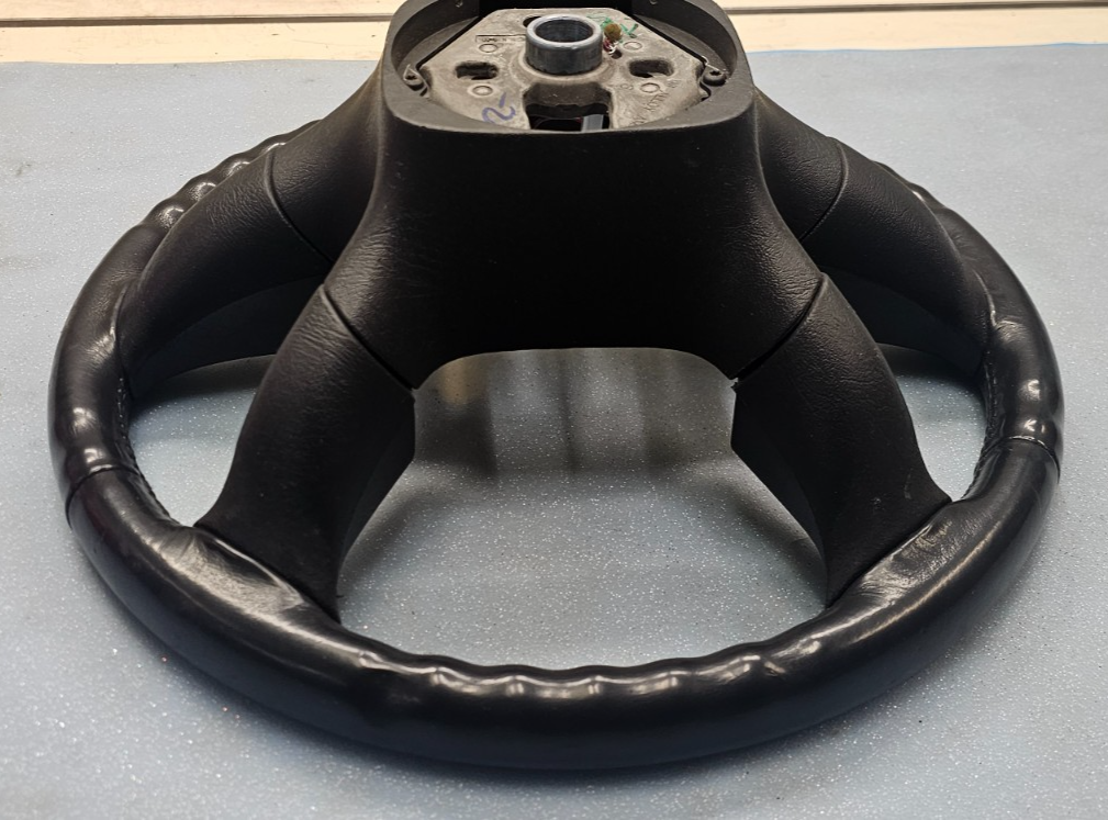 🔥03-06 SILVERADO SIERRA YUKON TAHOE SUBURBAN STEERING WHEEL LEATHER BLACK