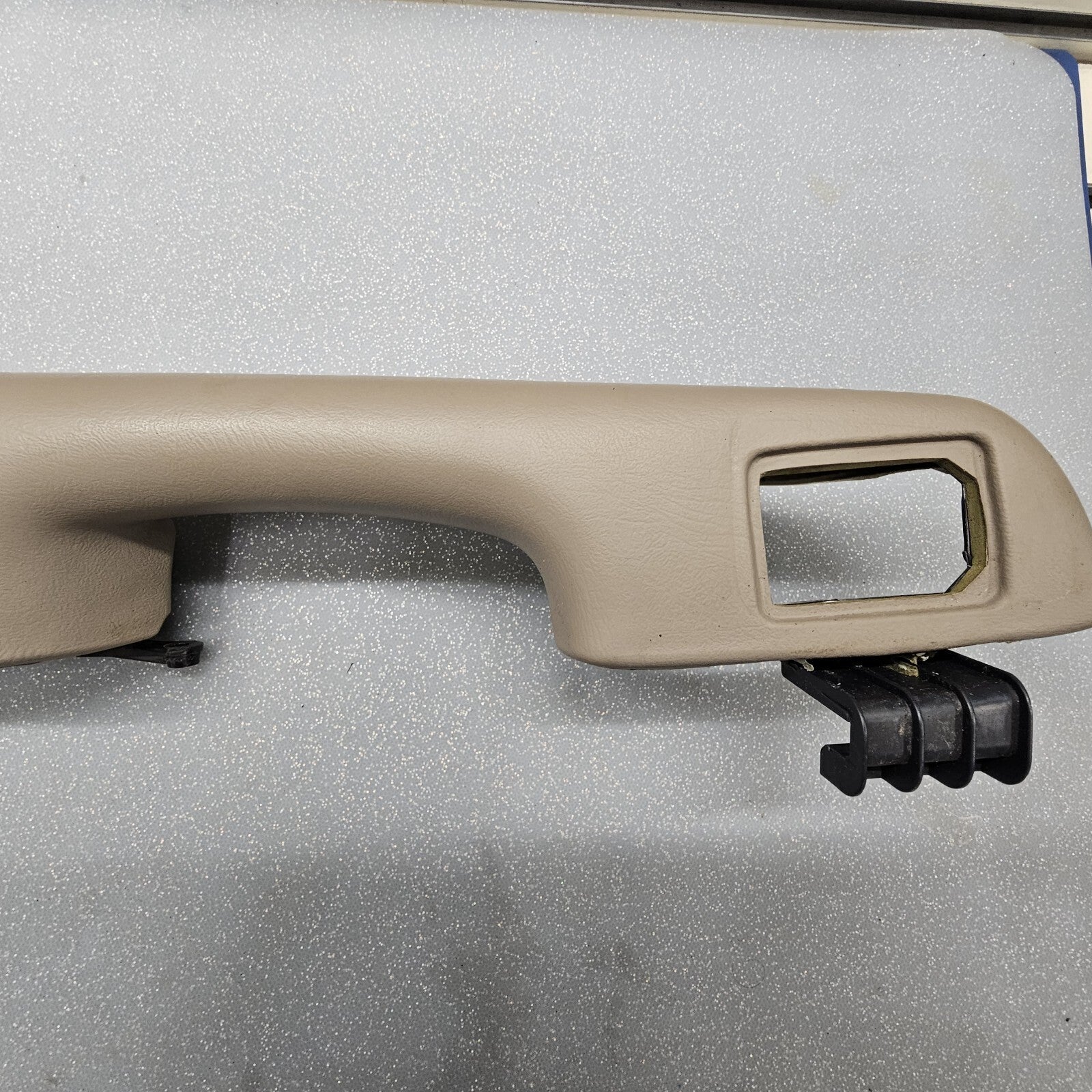 🔥99-06 Chevrolet GMC Silverado Tahoe Rear Right Door Armrest Handle Tan H3