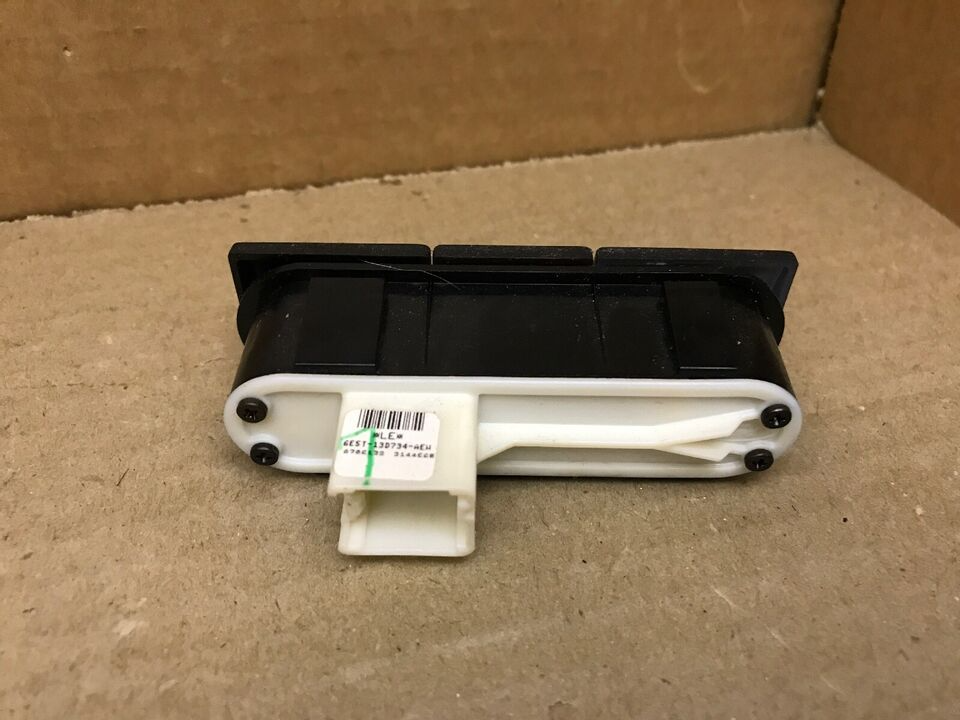 06-09FORD FUSION MERCURY MILAN CENTER DASH HAZARD BUTTON SWITCH PASS RADIO BEZEL