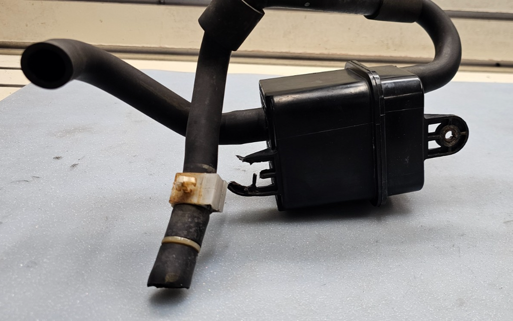 🔥98-02 ACCORD 4 CYLINDER FUEL VAPOR CHARCOAL EVAP EMMISION CANISTER ASSEMBLY