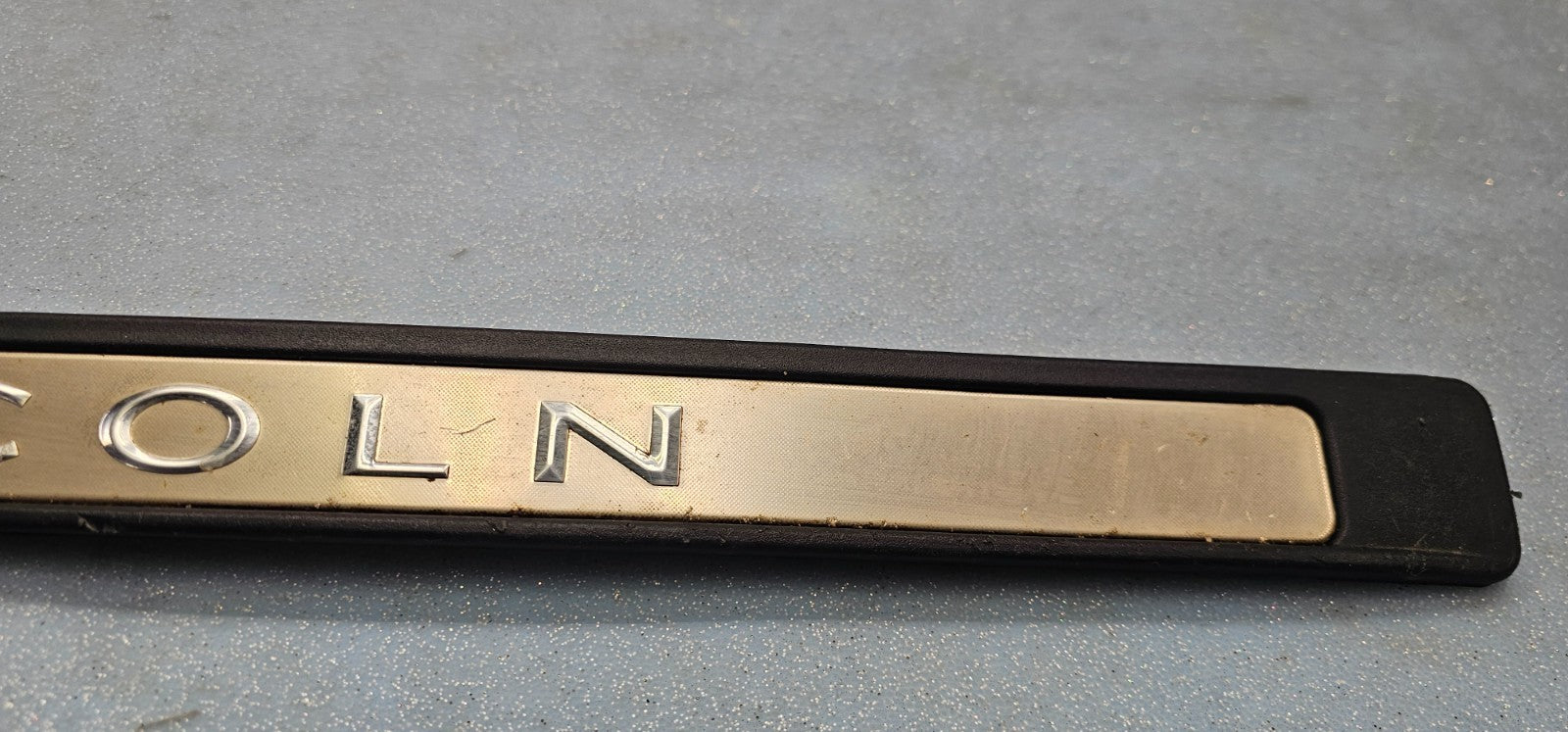 🔥2003-2011 Lincoln Town Car OEM Genuine Interior Trim Door Sill Plate