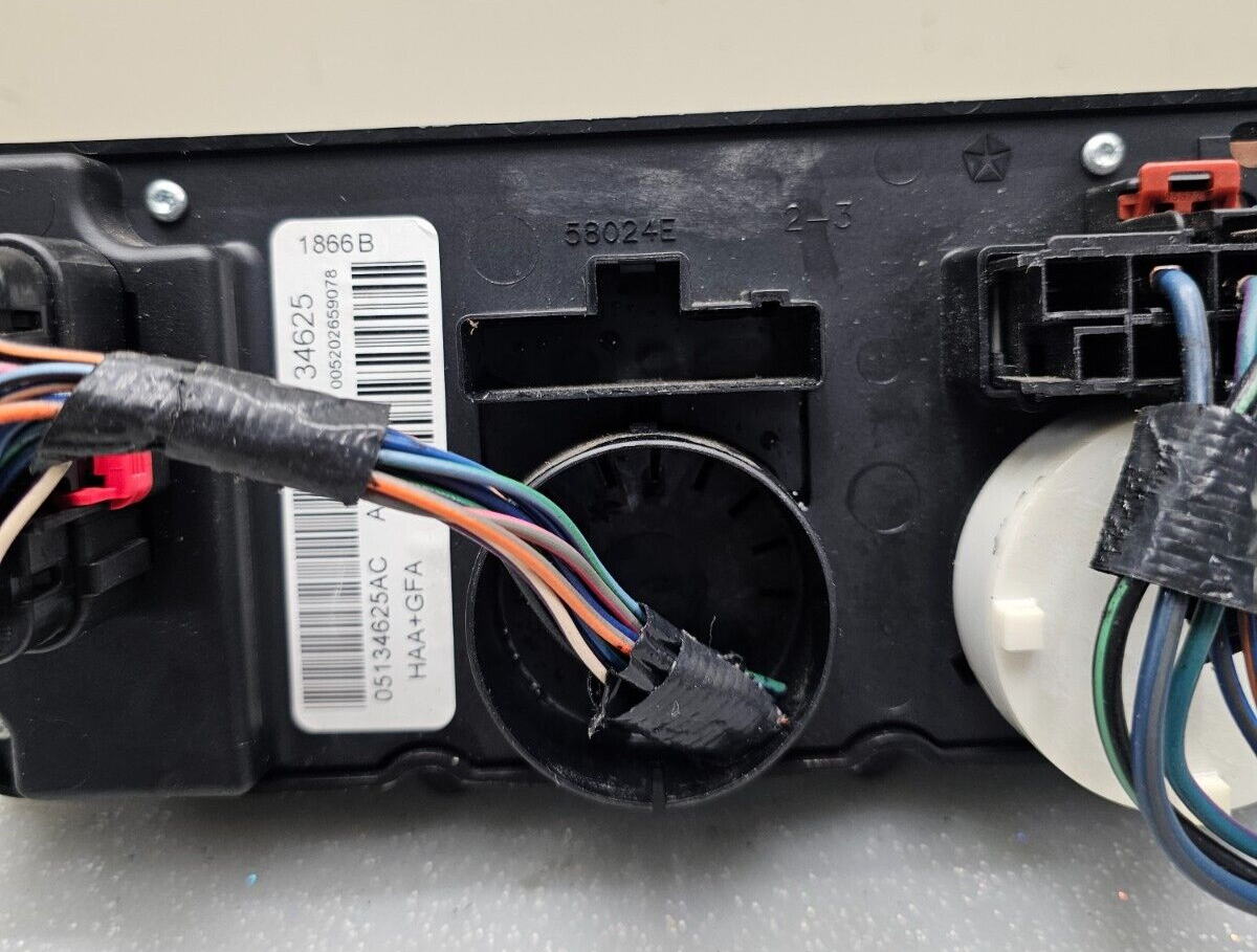 04-07 Dodge Caravan Town Country Dash AC Climate Temperature Heater Control OEM