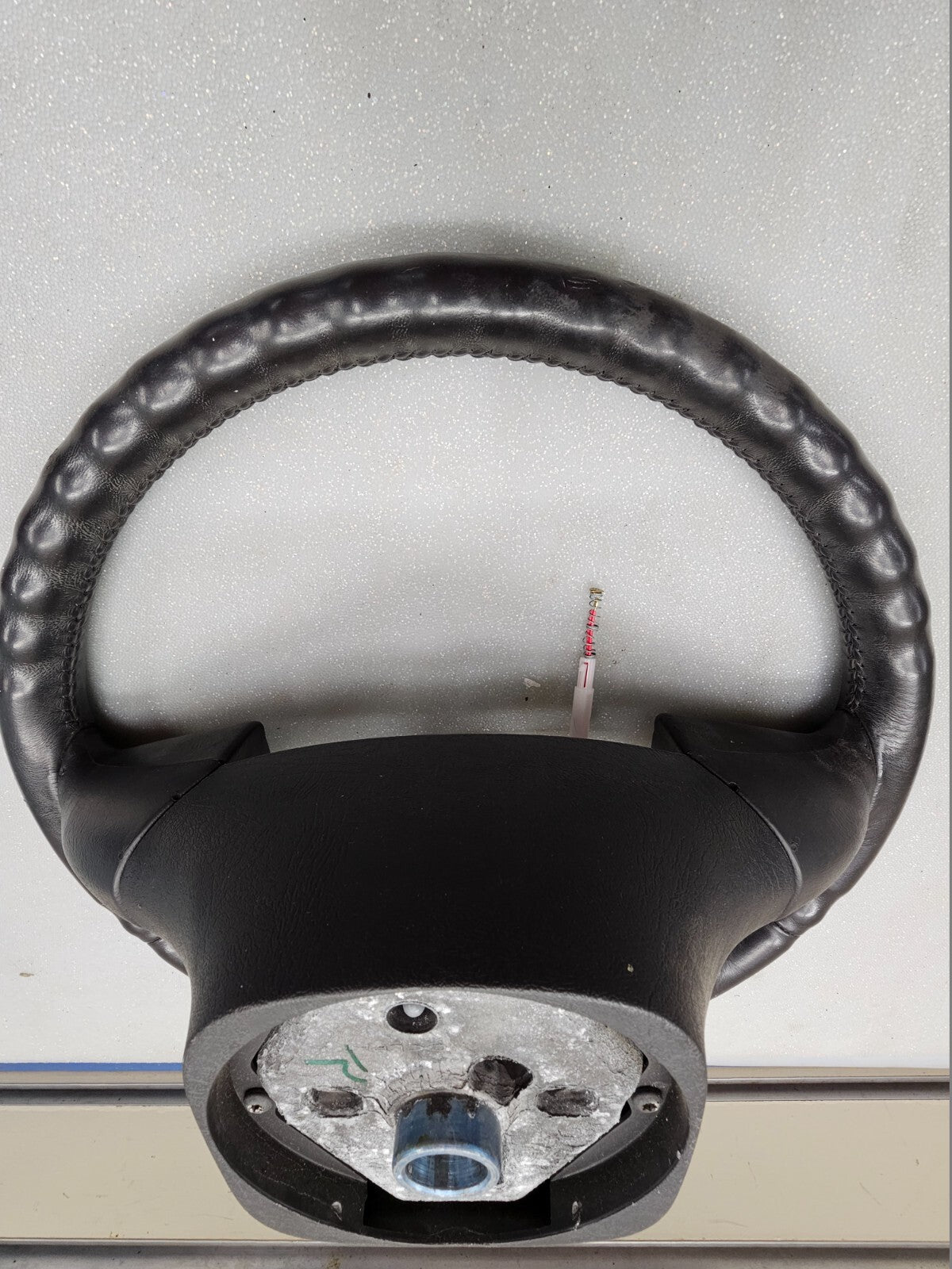 02-09 Trailblazer Envoy03-06 SILVERADO SIERRA YUKON STEERING WHEEL LEATHER BLACK