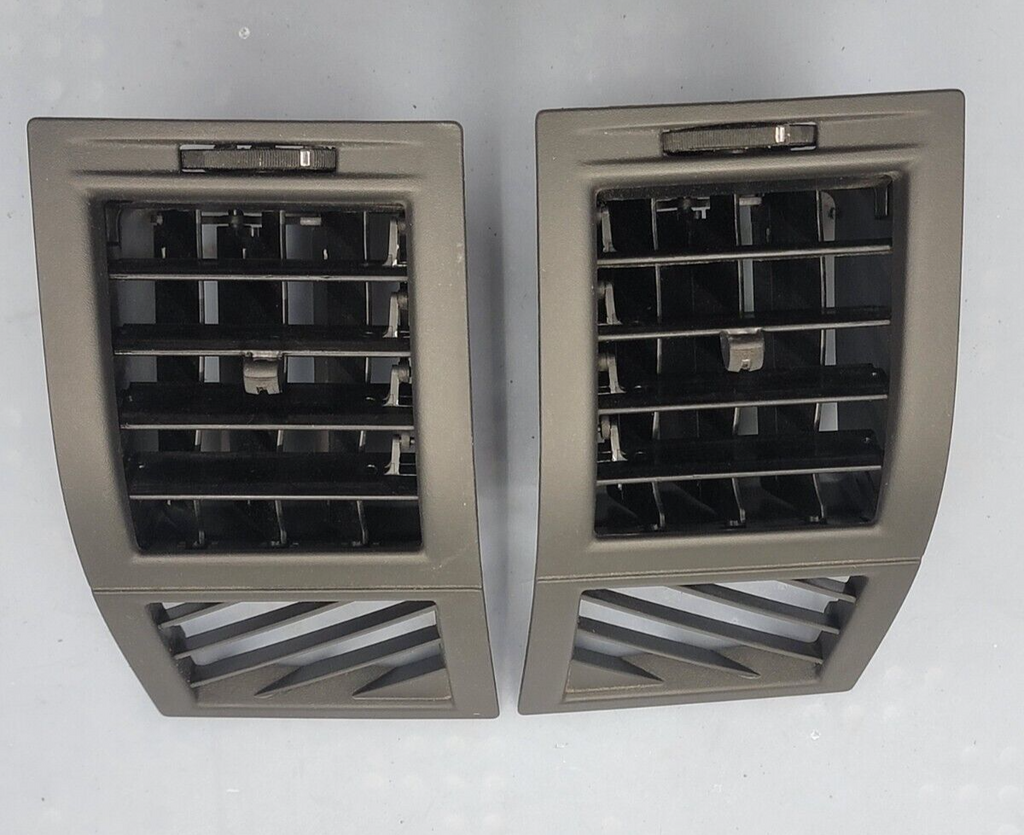05-10 Chrysler 300 300C Dash A/C Heater AirVent Front LEFT&RIGHT Set BLACK VT42
