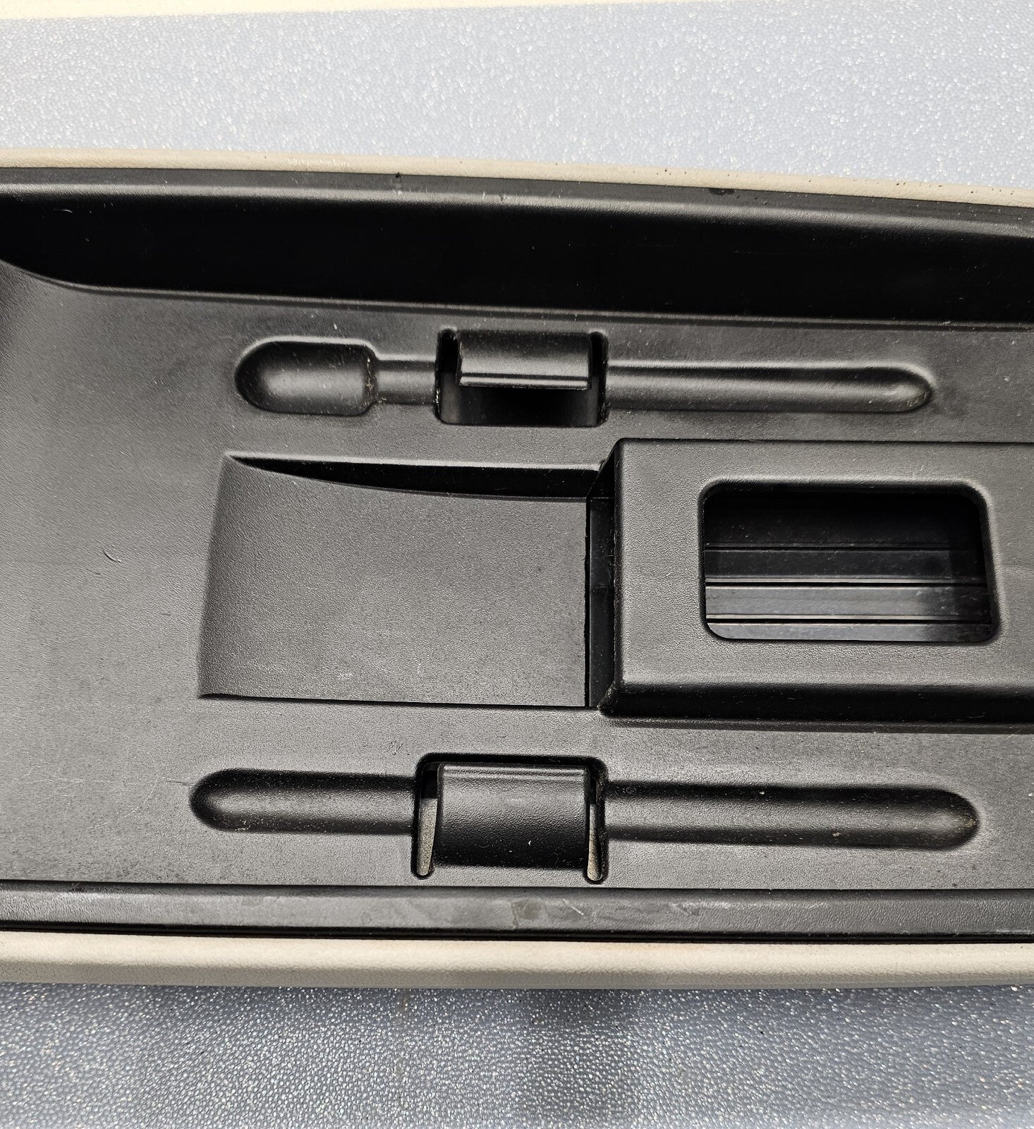 🔥05-07 Chrysler 300 Dodge CHARGER Center Console ARMREST Lid Cover TAN L28