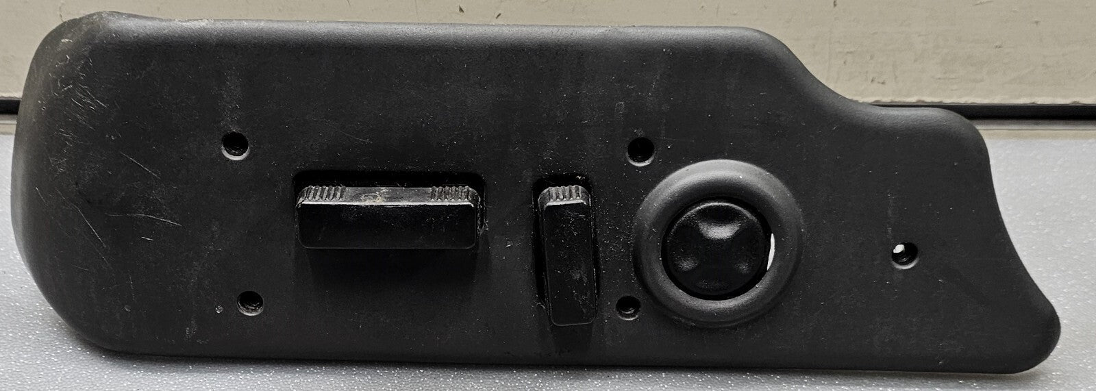 🔥03-06 SILVERADO SIERRA Front right  Power Seat Adjuster Heat SWITCH Bezel OEM