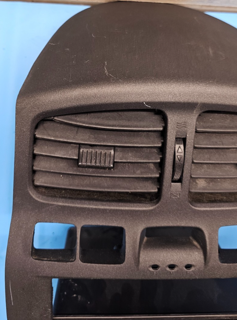 🔥01-06 HYUNDAI SANTA FE CENTER DASH RADIO STEREO TRIM PANEL BEZEL BLACK OEM