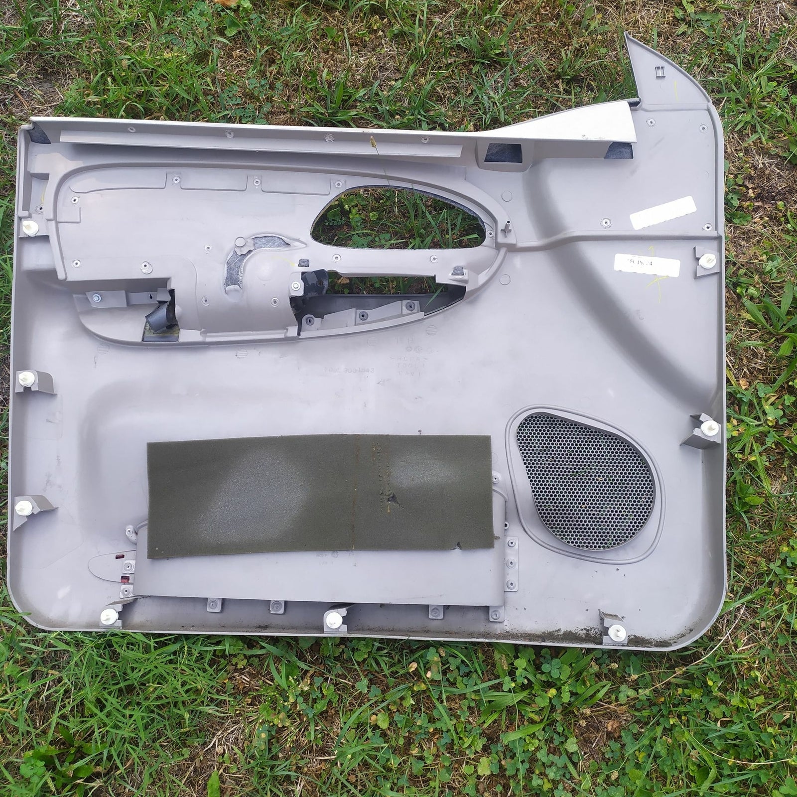 🔥02-09 CHEVY TRAILBLAZER Door Panel Front RIGHT Passenger armrest LIGHT GRAY D8