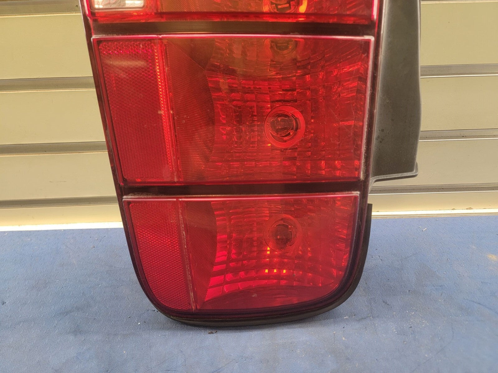 05-09 Ford Escape Right Hand driver Side Rear Tail Light Lamp Genuine OEM